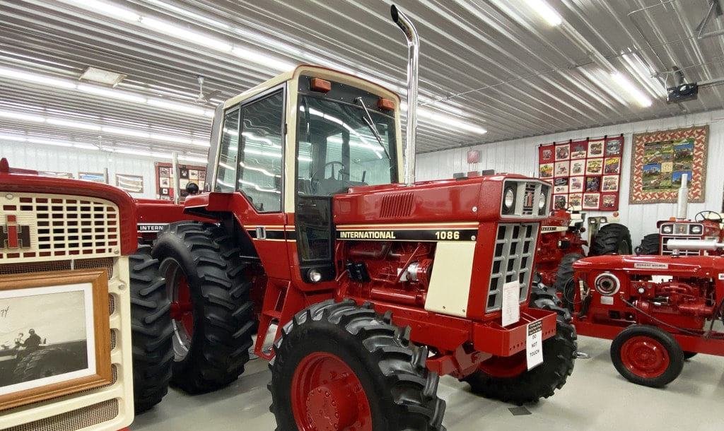 International Harvester 1086