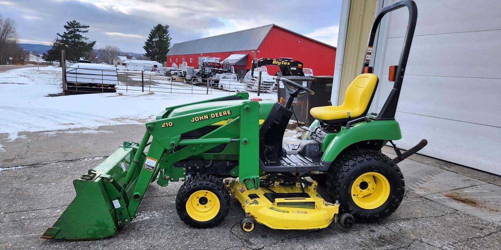 John Deere 2210