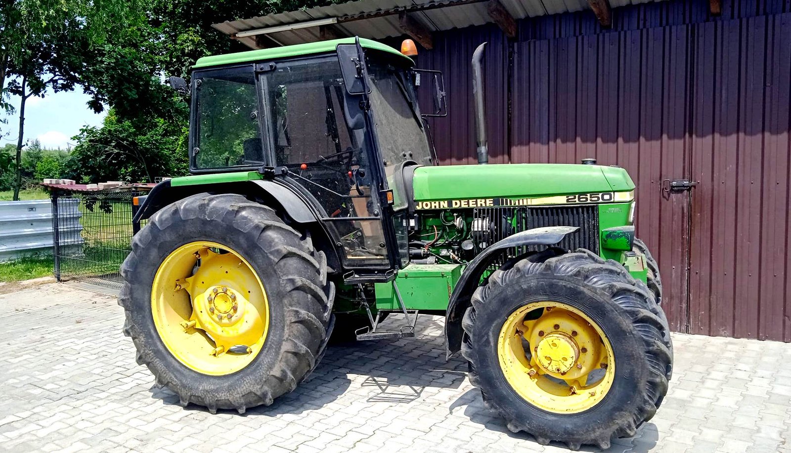John Deere 2650