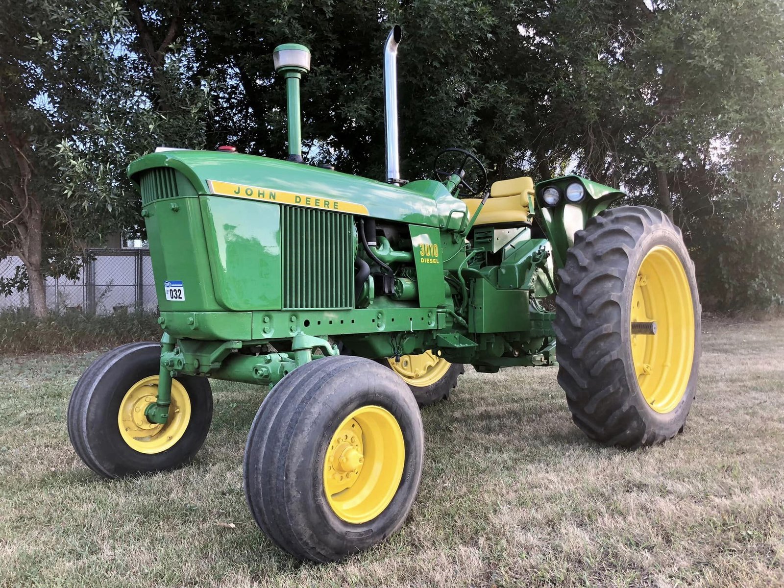 John Deere 3010