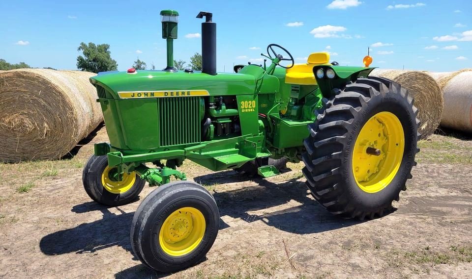 John Deere 3020