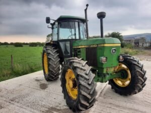 John Deere 3040