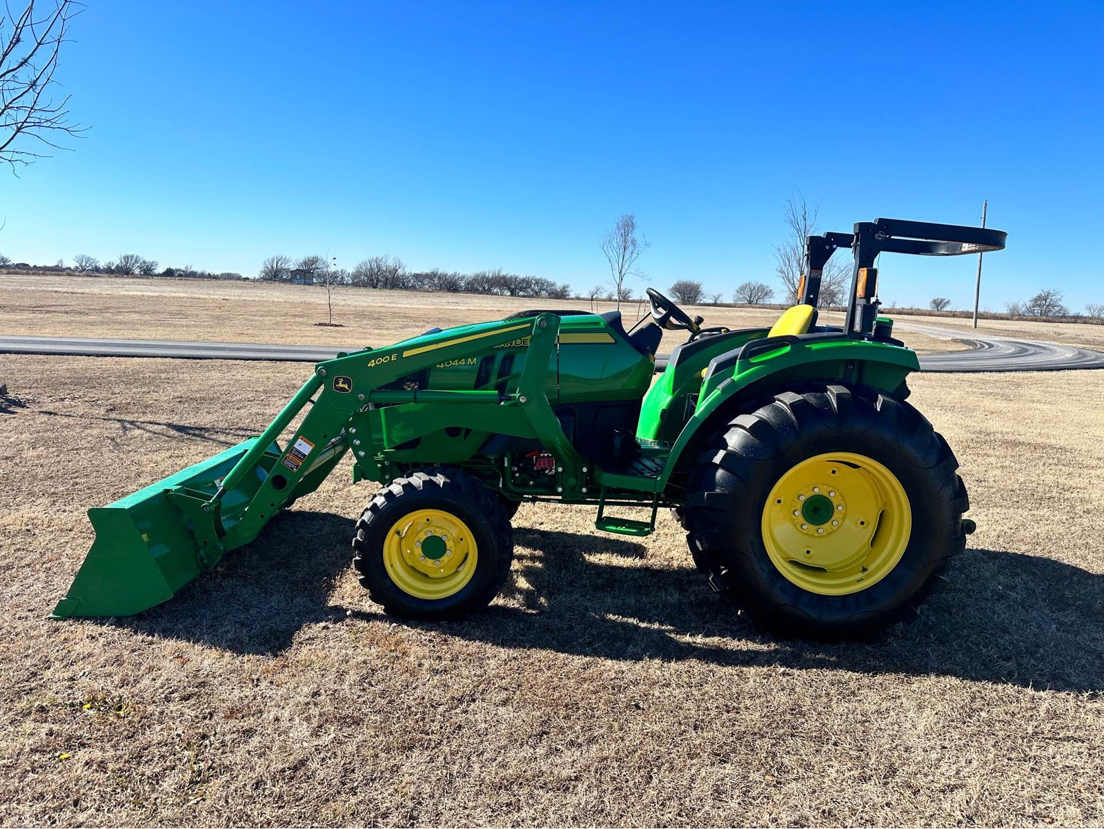 John Deere 4044M