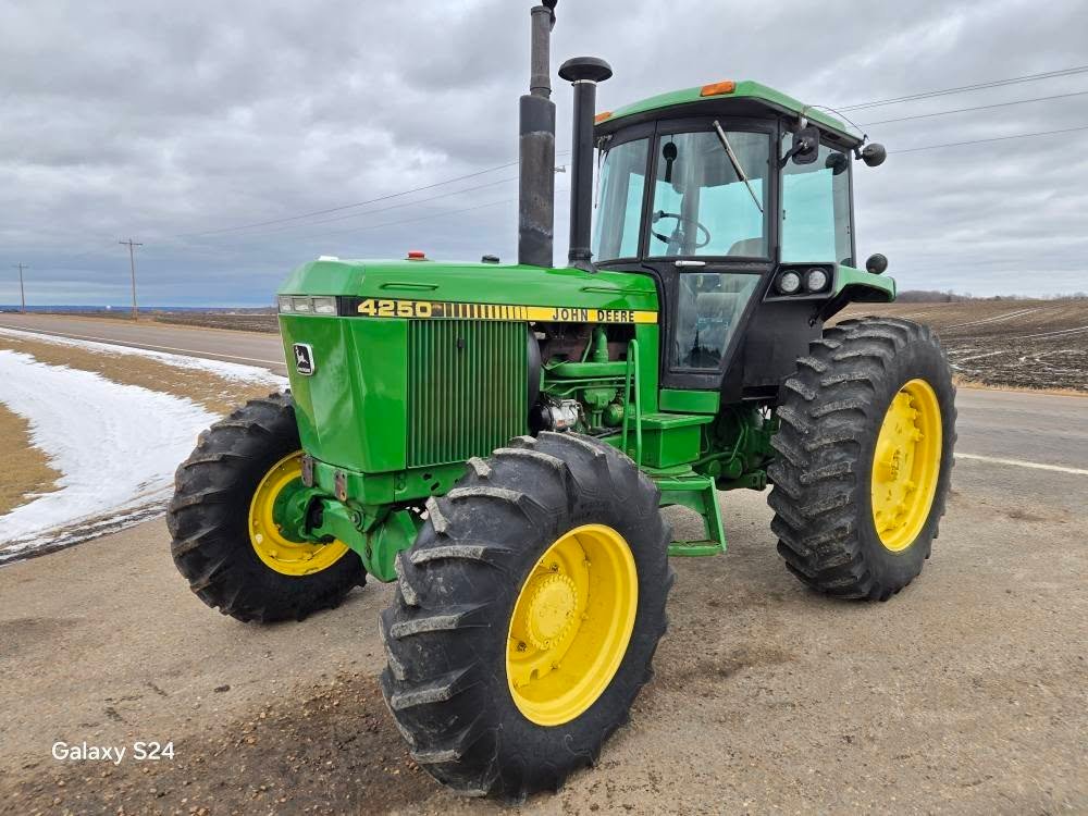 John Deere 4250