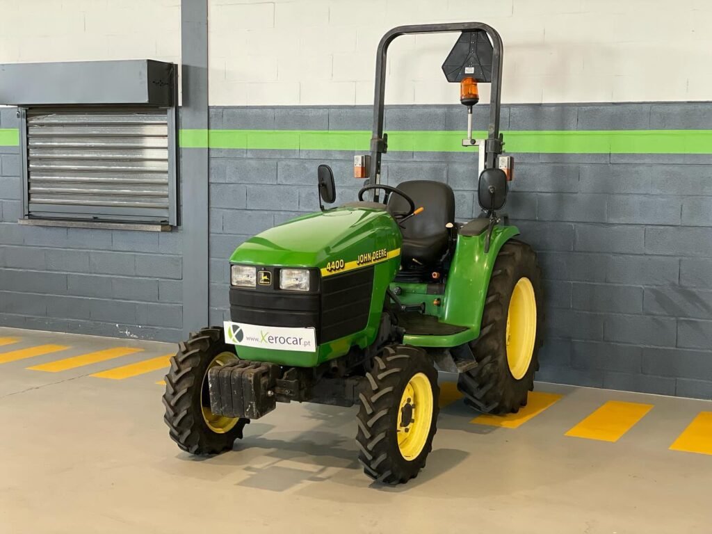 John Deere 4400