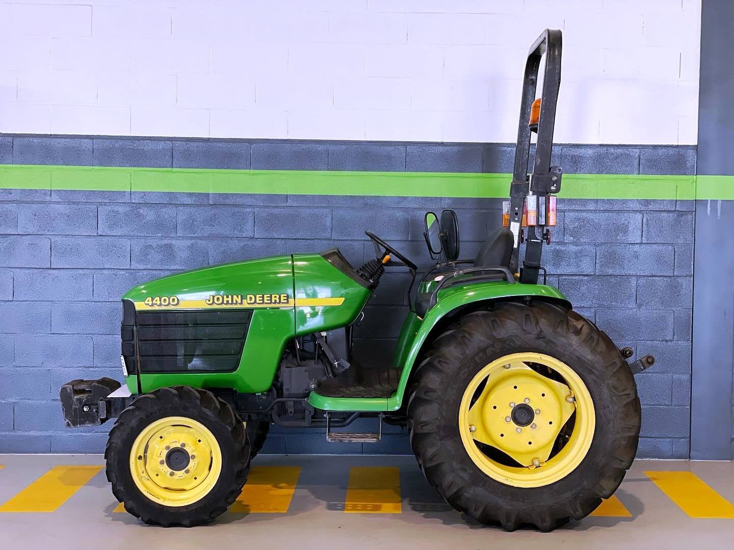 John Deere 4400