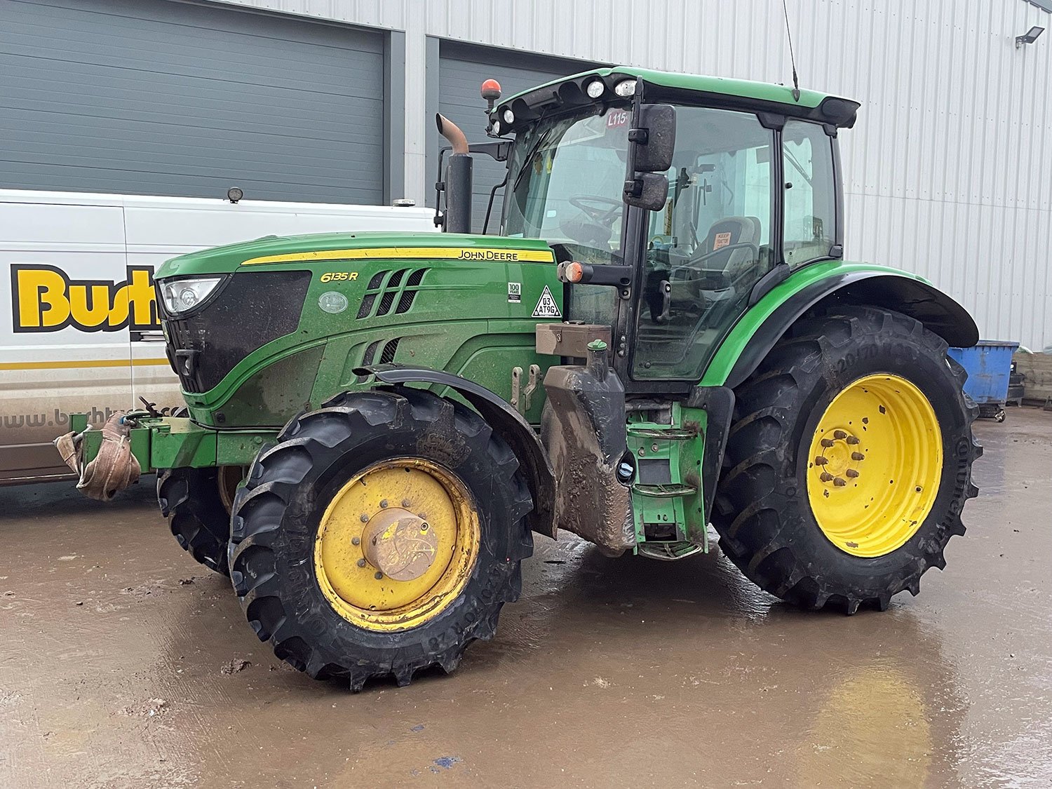 John Deere 6135R