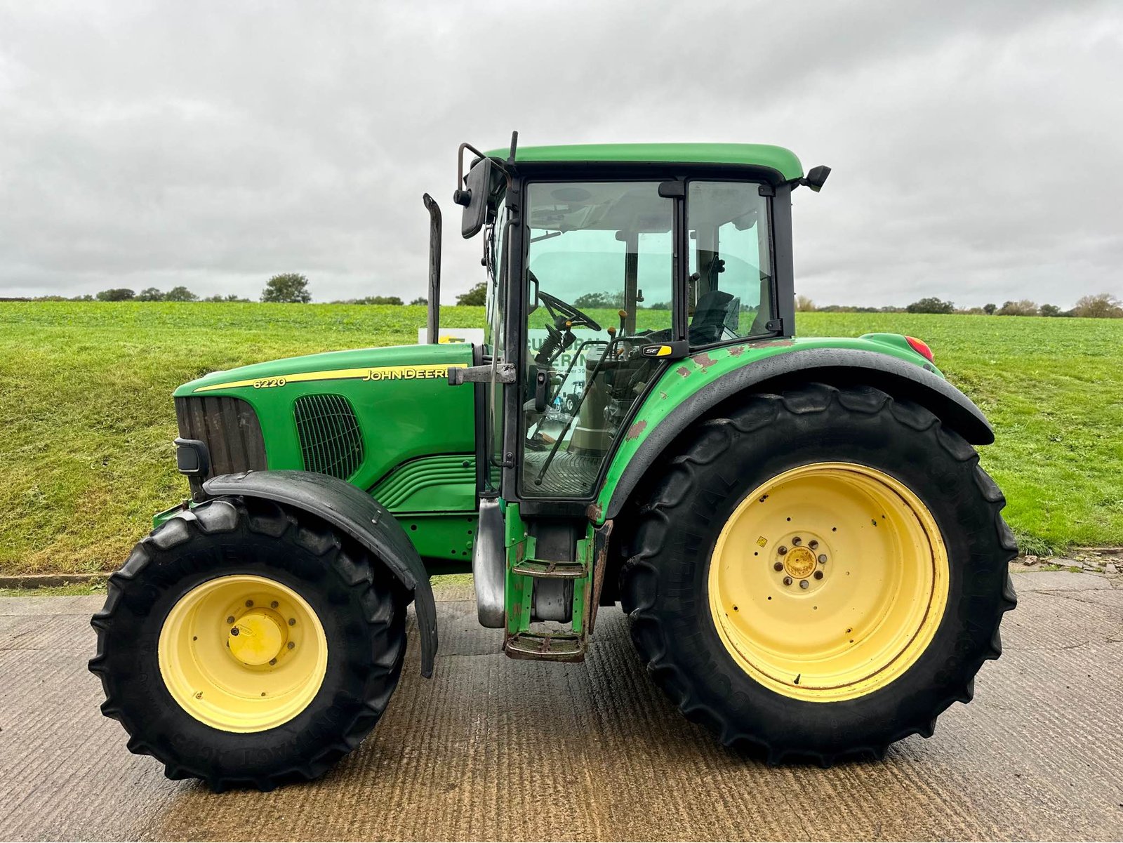 John Deere 6220