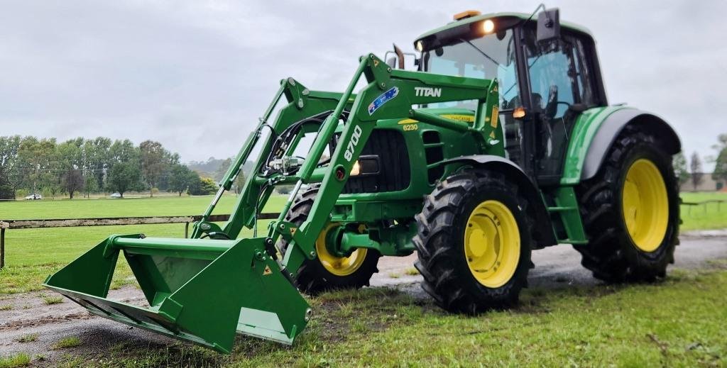 John Deere 6230