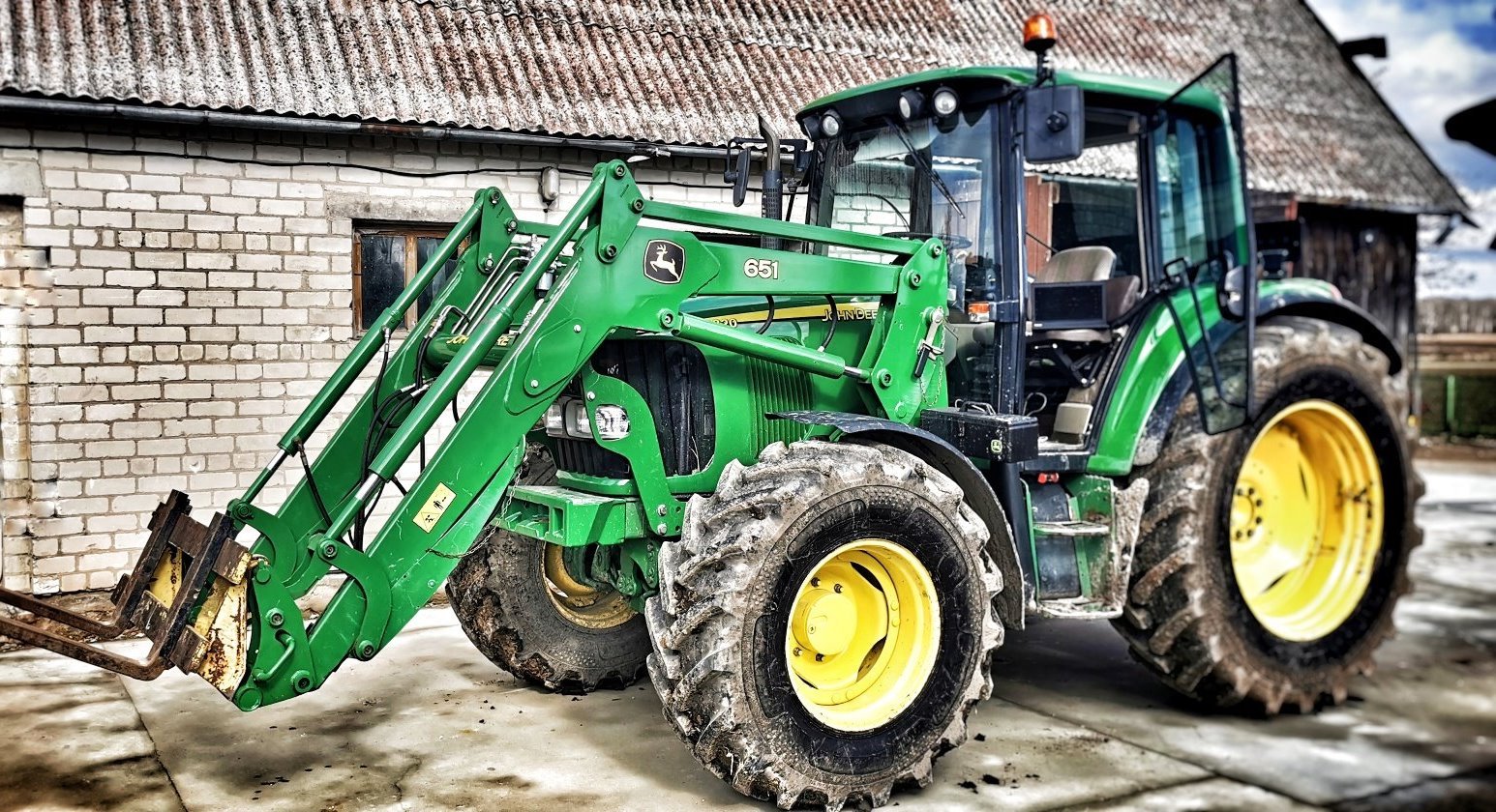 John Deere 6320