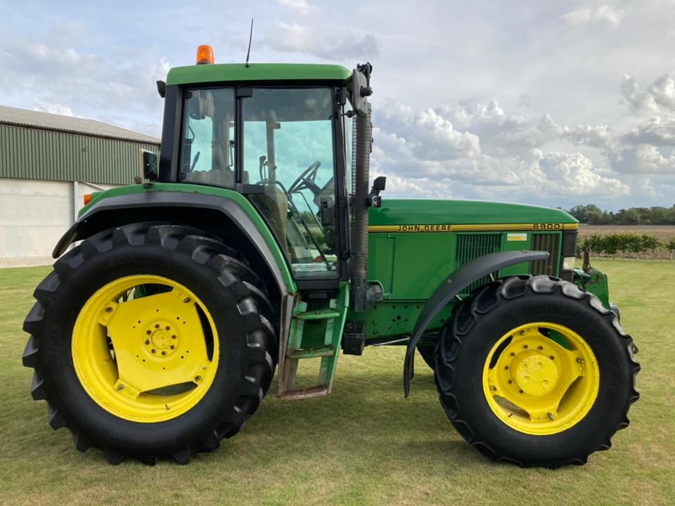 John Deere 6900