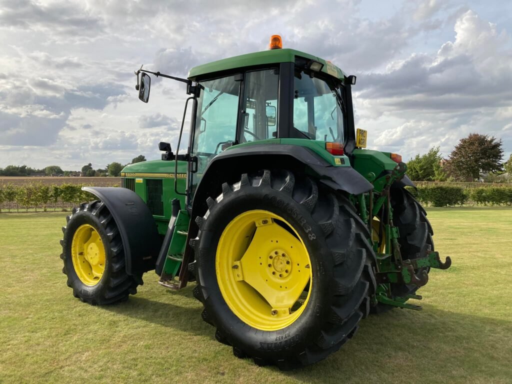 John Deere 6900