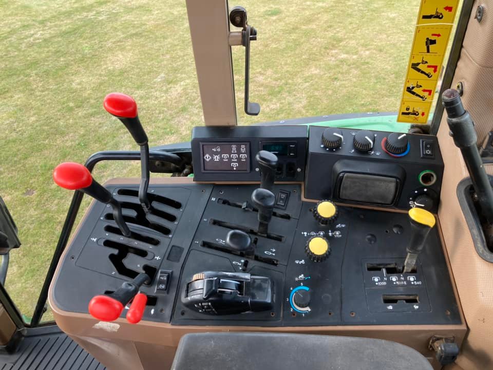 John Deere 6900 inside