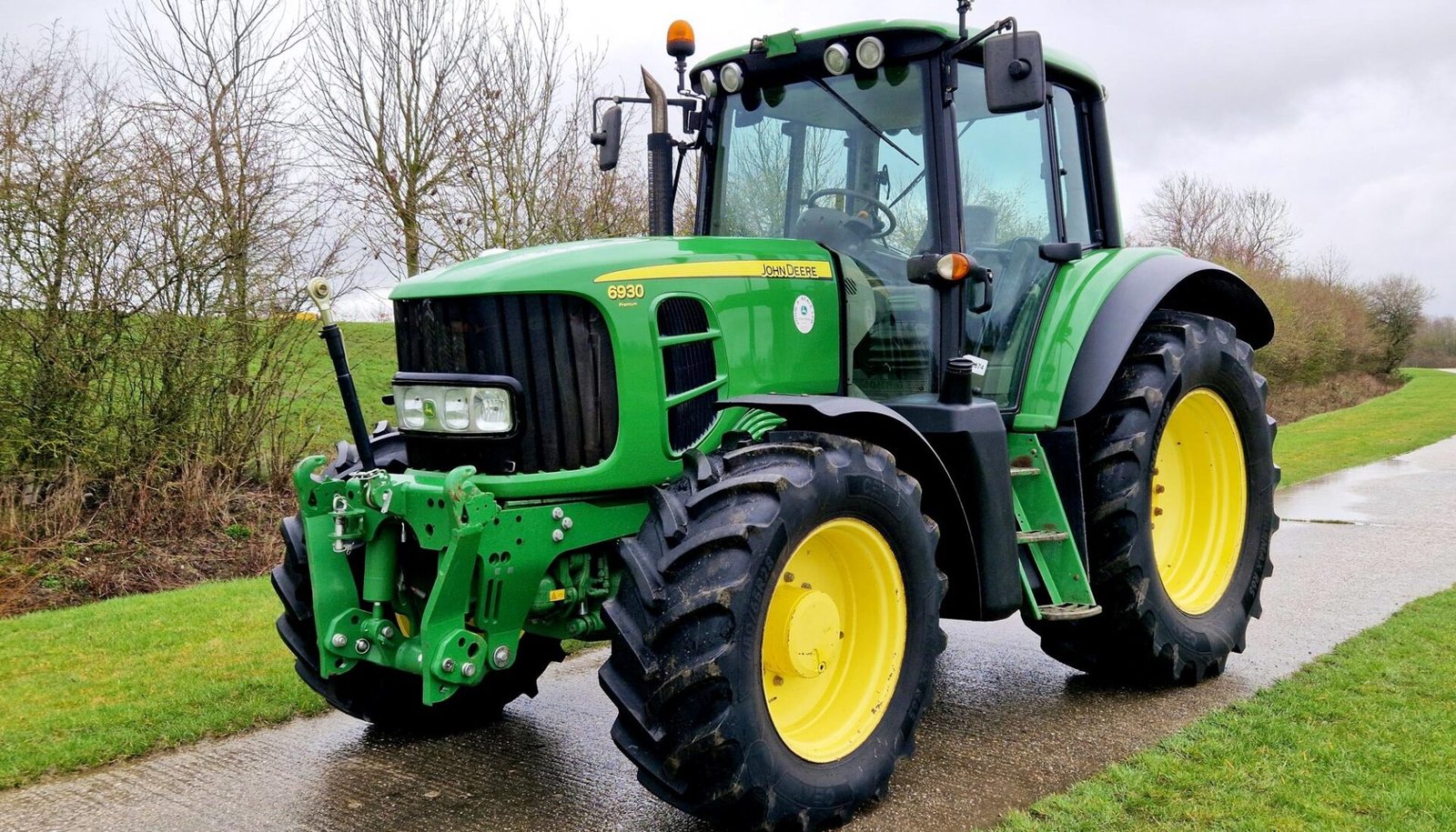 John Deere 6930