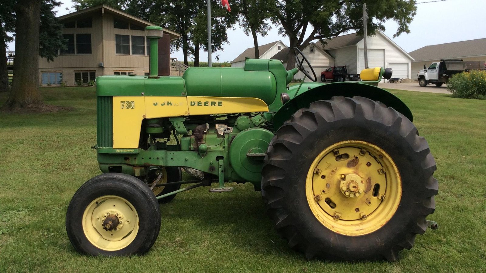 John Deere 730
