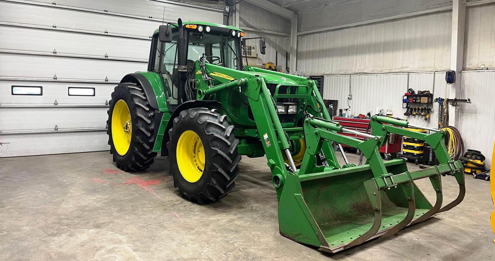 John Deere 7520