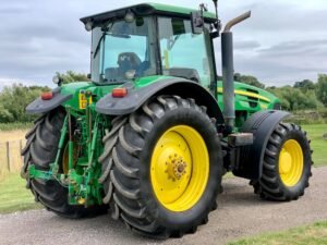 John Deere 7830