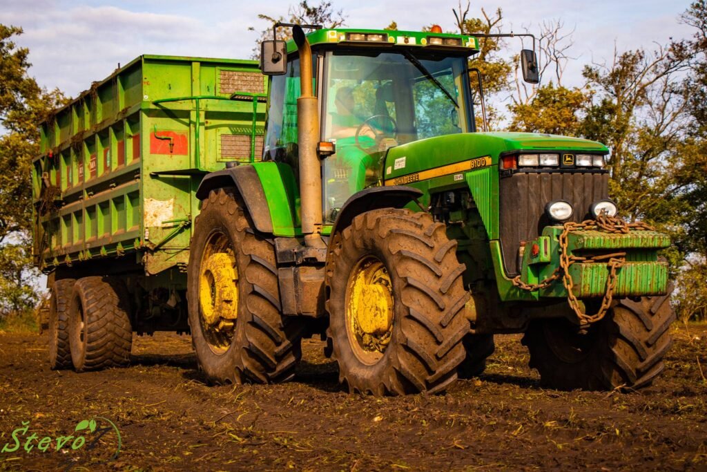 John Deere 8100