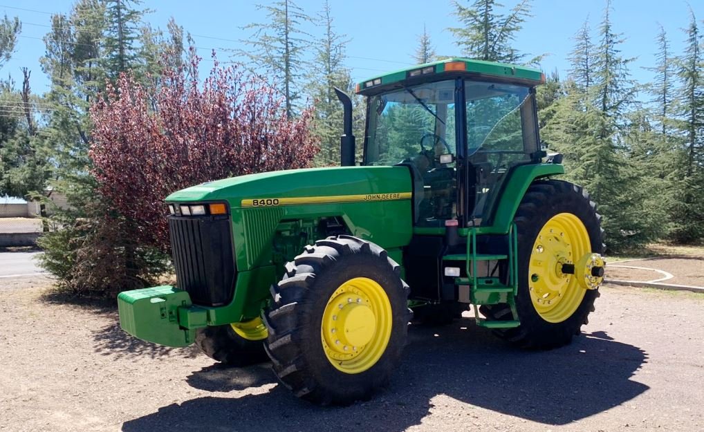 John Deere 8400