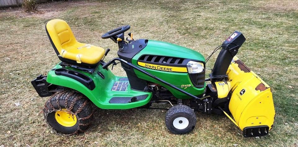 John Deere D105