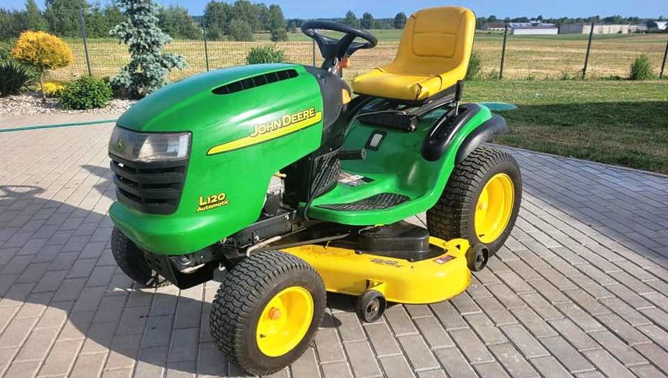 John Deere L120