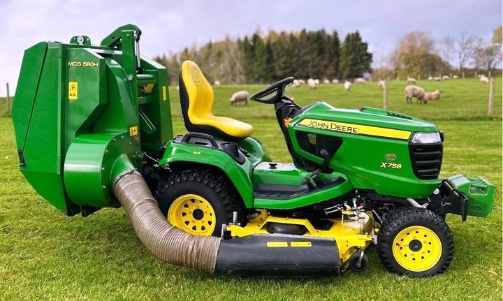 John Deere X758