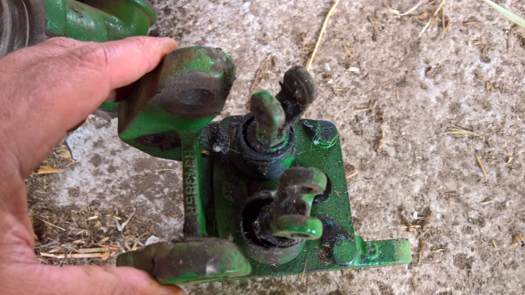 John Deere 3020 brakes