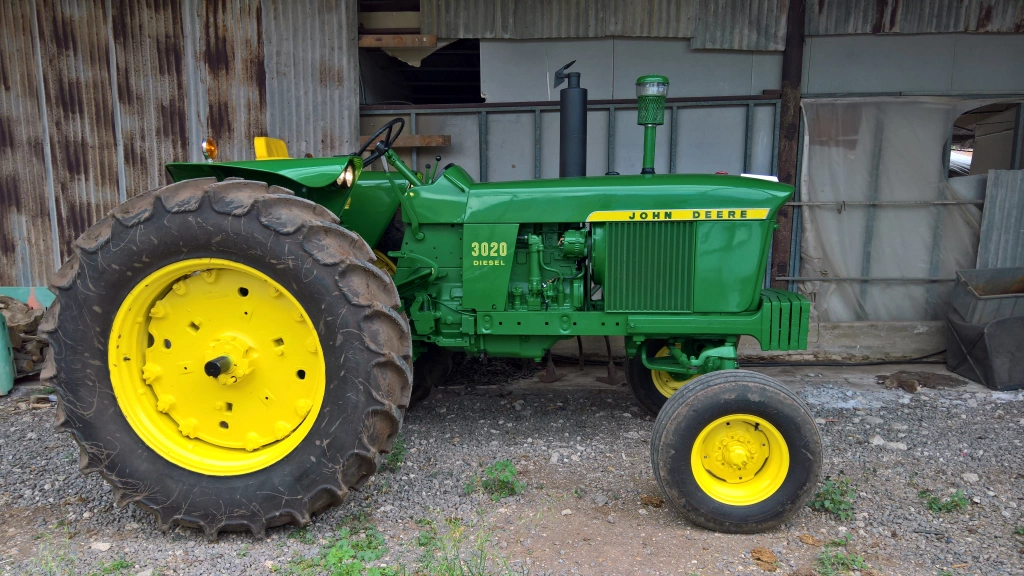John Deere 3020 tactor restored