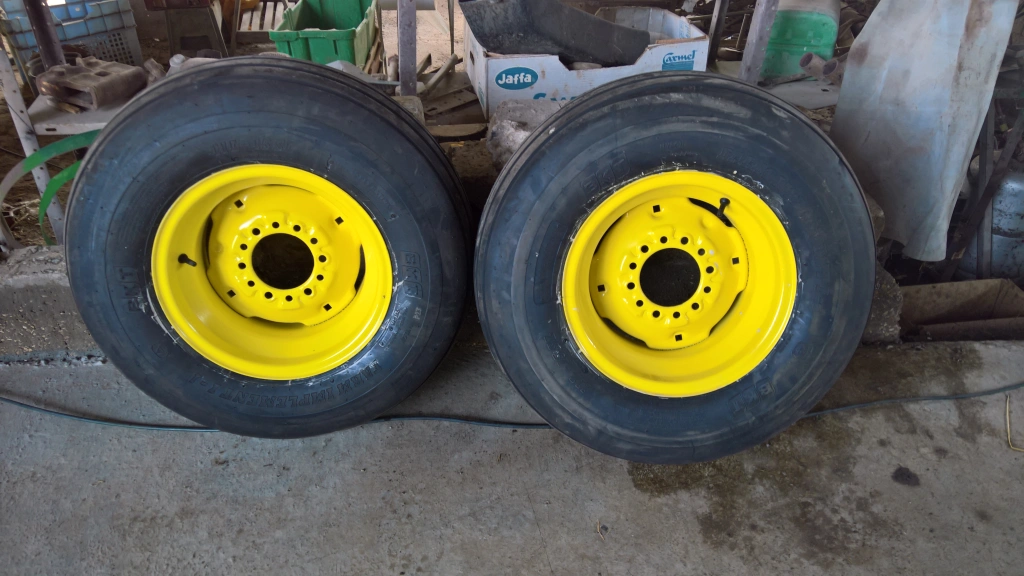 john deere 3020 wheels