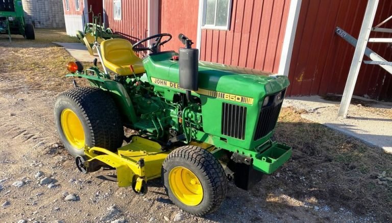 John Deere 650